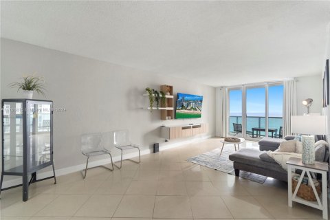 Copropriété à vendre à Hollywood, Floride: 2 chambres, 114.83 m2 № 1694703 - photo 25