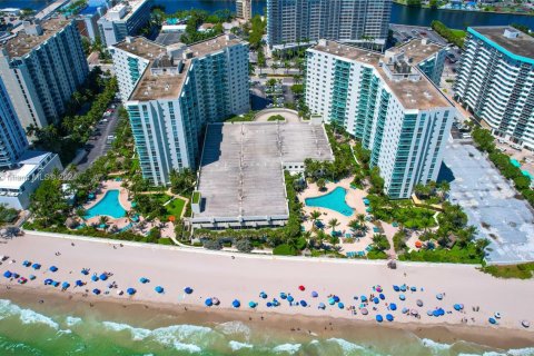 Copropriété à vendre à Hollywood, Floride: 2 chambres, 114.83 m2 № 1694703 - photo 9