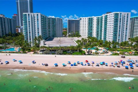 Copropriété à vendre à Hollywood, Floride: 2 chambres, 114.83 m2 № 1694703 - photo 3
