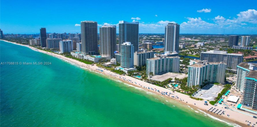 Condo à Hollywood, Floride, 2 chambres  № 1694703