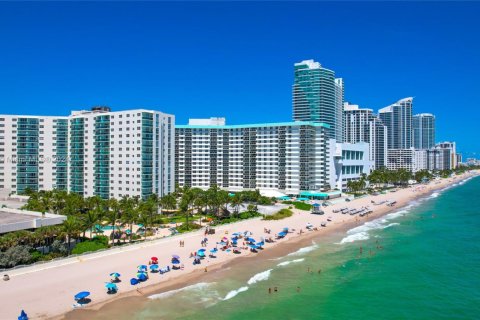 Copropriété à vendre à Hollywood, Floride: 2 chambres, 114.83 m2 № 1694703 - photo 4