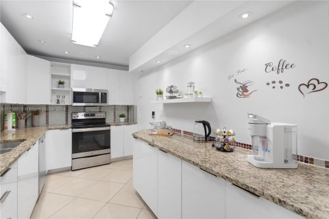 Copropriété à vendre à Hollywood, Floride: 2 chambres, 114.83 m2 № 1694703 - photo 16
