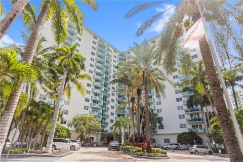 Copropriété à vendre à Hollywood, Floride: 2 chambres, 114.83 m2 № 1694703 - photo 7