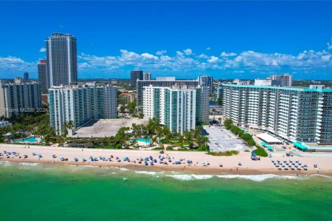 Copropriété à vendre à Hollywood, Floride: 2 chambres, 114.83 m2 № 1694703 - photo 2