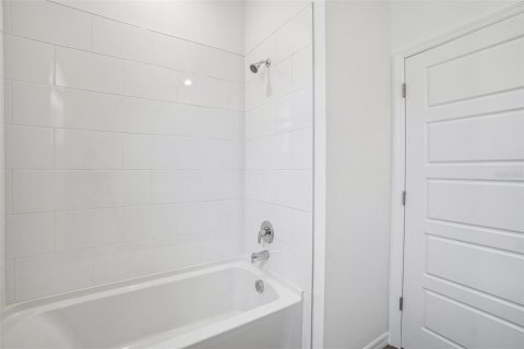 House in Lakeland, Florida 4 bedrooms, 217.02 sq.m. № 2231039 - photo 16