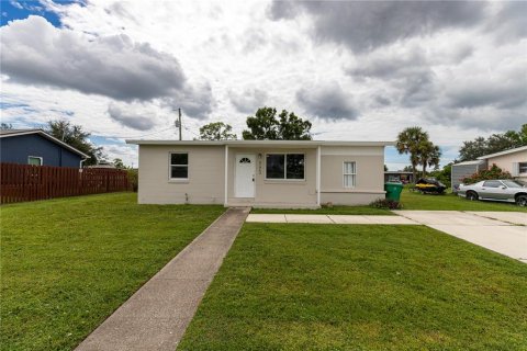 Casa en Port Charlotte, Florida 2 dormitorios, 74.6 m2 № 2116033