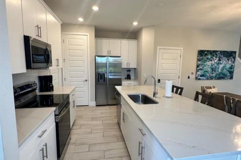 Townhouse in Four Corners, Florida 3 bedrooms, 154.12 sq.m. № 1684663 - photo 2