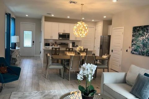 Townhouse in Four Corners, Florida 3 bedrooms, 154.12 sq.m. № 1684663 - photo 13