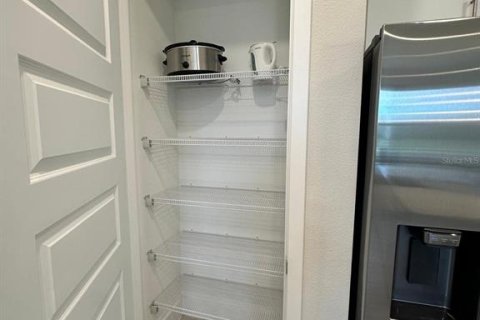 Townhouse in Four Corners, Florida 3 bedrooms, 154.12 sq.m. № 1684663 - photo 18