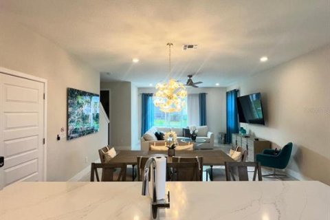 Townhouse in Four Corners, Florida 3 bedrooms, 154.12 sq.m. № 1684663 - photo 21