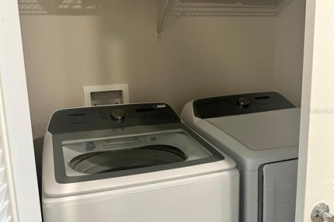 Townhouse in Four Corners, Florida 3 bedrooms, 154.12 sq.m. № 1684663 - photo 25