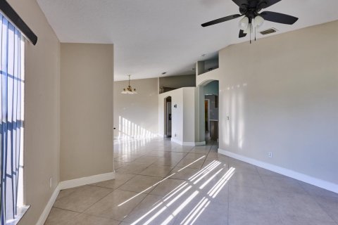 Villa ou maison à vendre à Port St. Lucie, Floride: 3 chambres, 154.12 m2 № 2083074 - photo 20