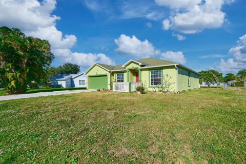 Villa ou maison à vendre à Port St. Lucie, Floride: 3 chambres, 154.12 m2 № 2083074 - photo 2