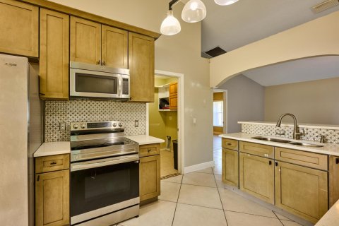 Villa ou maison à vendre à Port St. Lucie, Floride: 3 chambres, 154.12 m2 № 2083074 - photo 12