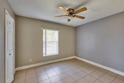 Villa ou maison à vendre à Port St. Lucie, Floride: 3 chambres, 154.12 m2 № 2083074 - photo 14
