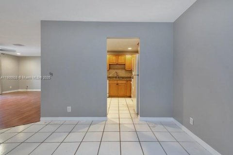 Снять в аренду кондоминиум в Бока-Ратон, Флорида 1 спальня, 89.56м2, № 1957274 - фото 13