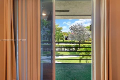 Снять в аренду кондоминиум в Бока-Ратон, Флорида 1 спальня, 89.56м2, № 1957274 - фото 7