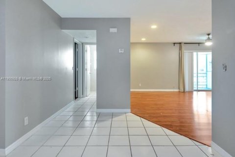 Снять в аренду кондоминиум в Бока-Ратон, Флорида 1 спальня, 89.56м2, № 1957274 - фото 14