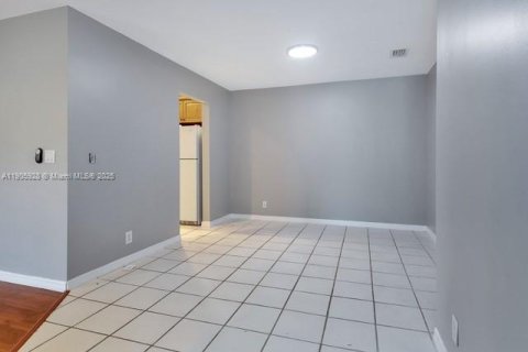 Снять в аренду кондоминиум в Бока-Ратон, Флорида 1 спальня, 89.56м2, № 1957274 - фото 11