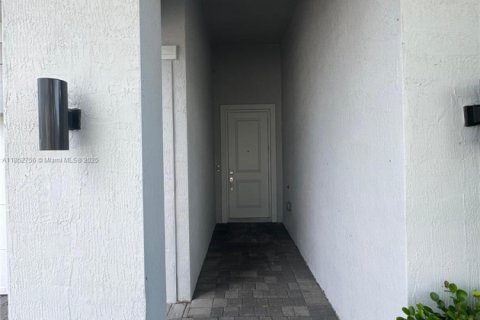 Villa ou maison à louer à Miramar, Floride: 4 chambres, 211.26 m2 № 1877547 - photo 4