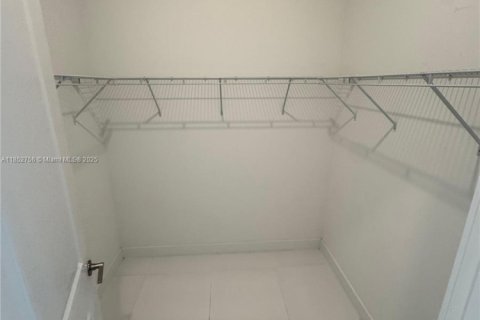 Villa ou maison à louer à Miramar, Floride: 4 chambres, 211.26 m2 № 1877547 - photo 21