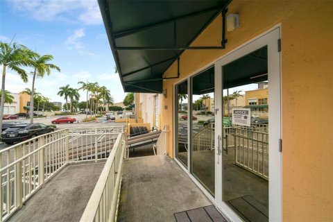 Commercial property in Doral, Florida № 2086689 - photo 8