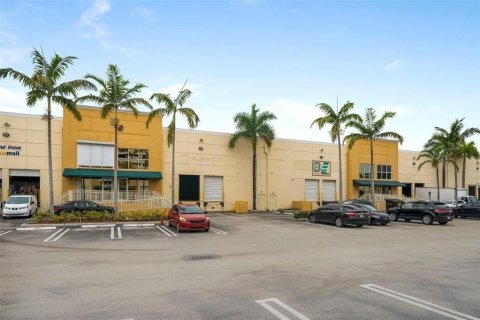 Commercial property in Doral, Florida № 2086689 - photo 6