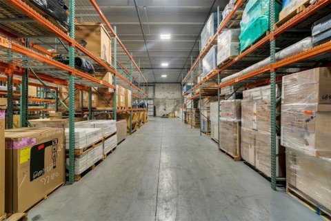 Commercial property in Doral, Florida № 2086689 - photo 17