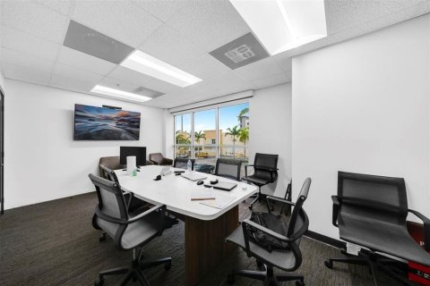 Commercial property in Doral, Florida № 2086689 - photo 22