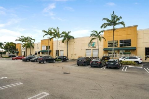 Commercial property in Doral, Florida № 2086689 - photo 3