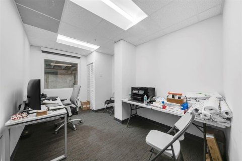 Commercial property in Doral, Florida № 2086689 - photo 23