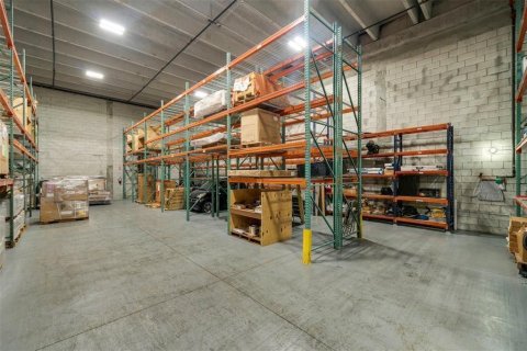 Commercial property in Doral, Florida № 2086689 - photo 16