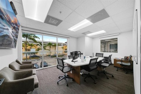 Commercial property in Doral, Florida № 2086689 - photo 21