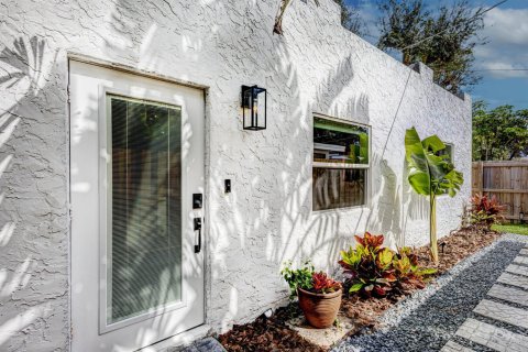 House in West Palm Beach, Florida 2 bedrooms, 69.86 sq.m. № 2184999