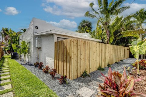 House in West Palm Beach, Florida 2 bedrooms, 69.86 sq.m. № 2184999 - photo 24