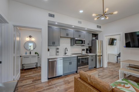 House in West Palm Beach, Florida 2 bedrooms, 69.86 sq.m. № 2184999 - photo 8