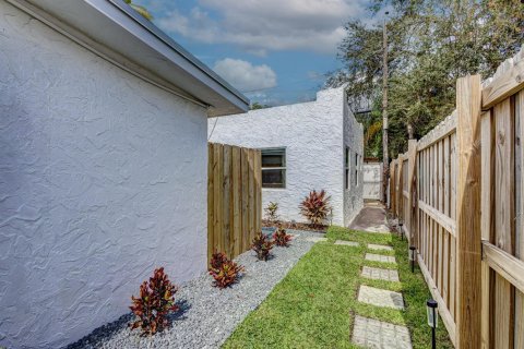 House in West Palm Beach, Florida 2 bedrooms, 69.86 sq.m. № 2184999 - photo 26