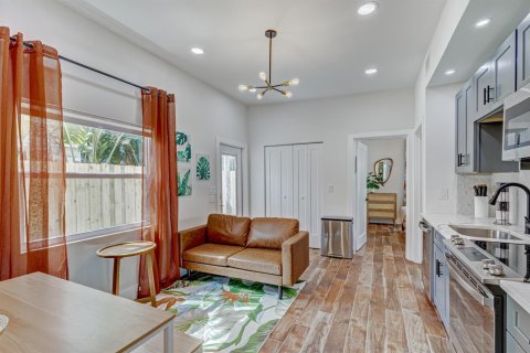 House in West Palm Beach, Florida 2 bedrooms, 69.86 sq.m. № 2184999 - photo 4