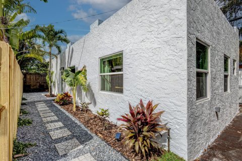 House in West Palm Beach, Florida 2 bedrooms, 69.86 sq.m. № 2184999 - photo 25