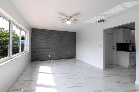 Villa ou maison à vendre à Pembroke Pines, Floride: 3 chambres, 153.75 m2 № 2074945 - photo 14