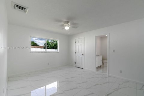Villa ou maison à vendre à Pembroke Pines, Floride: 3 chambres, 153.75 m2 № 2074945 - photo 15