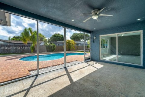 Villa ou maison à vendre à Pembroke Pines, Floride: 3 chambres, 153.75 m2 № 2074945 - photo 29