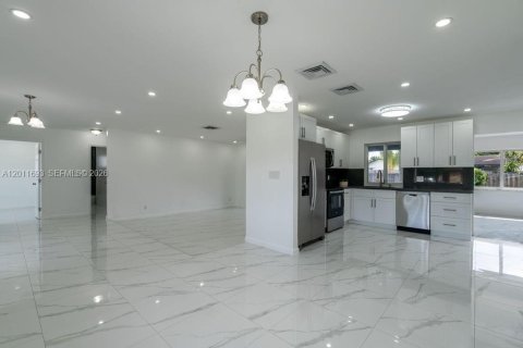 Villa ou maison à vendre à Pembroke Pines, Floride: 3 chambres, 153.75 m2 № 2074945 - photo 8