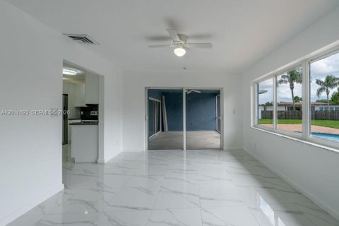 Villa ou maison à vendre à Pembroke Pines, Floride: 3 chambres, 153.75 m2 № 2074945 - photo 13