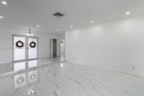 Villa ou maison à vendre à Pembroke Pines, Floride: 3 chambres, 153.75 m2 № 2074945 - photo 6