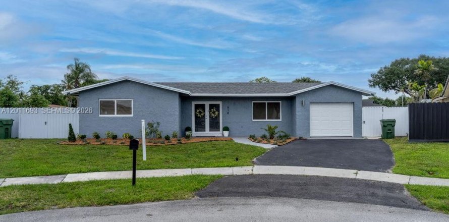 Villa ou maison à Pembroke Pines, Floride 3 chambres, 153.75 m2 № 2074945