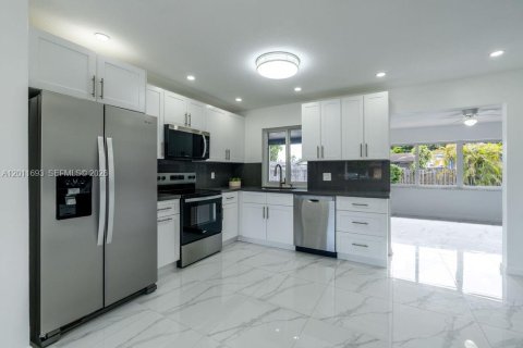 Villa ou maison à vendre à Pembroke Pines, Floride: 3 chambres, 153.75 m2 № 2074945 - photo 9