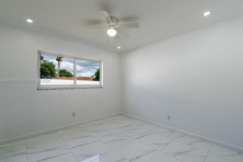 Villa ou maison à vendre à Pembroke Pines, Floride: 3 chambres, 153.75 m2 № 2074945 - photo 27