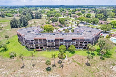 Condo in Lake Worth, Florida, 2 bedrooms  № 1208111 - photo 1