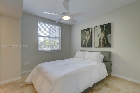 Townhouse in Lauderdale-by-the-Sea, Florida 2 bedrooms, 160.16 sq.m. № 2036484 - photo 10